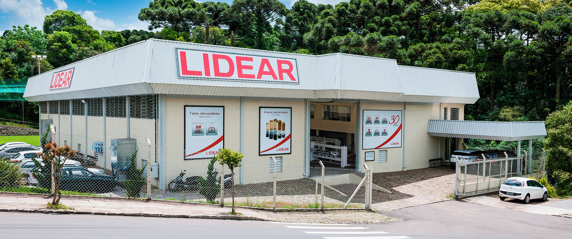 Fachada de la fábrica de Lidear