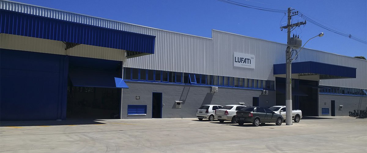 Fachada de la fábrica de Lufati